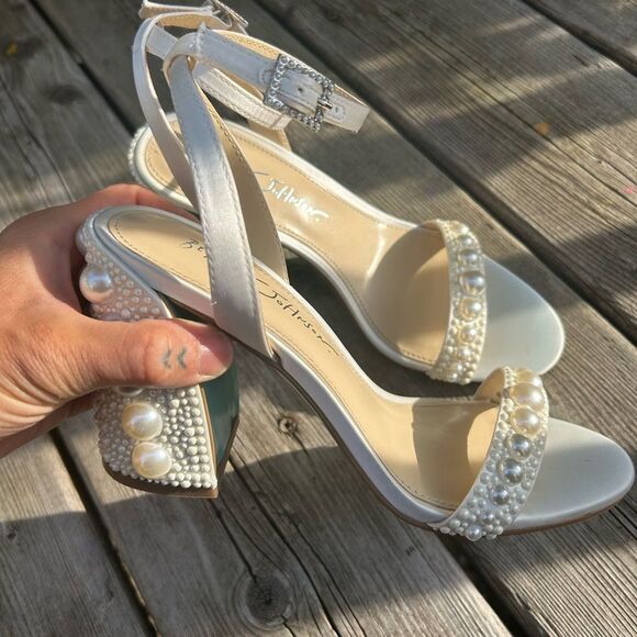 Blue By Betsey Johnson Heels Sandals Pearl Size 7M Bride Wedding Pumps - Picture 4 of 16